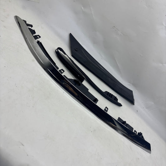 Volkswagen Passat B8 Sağ Far Üst Çıtası - En Uygun Oto Parça