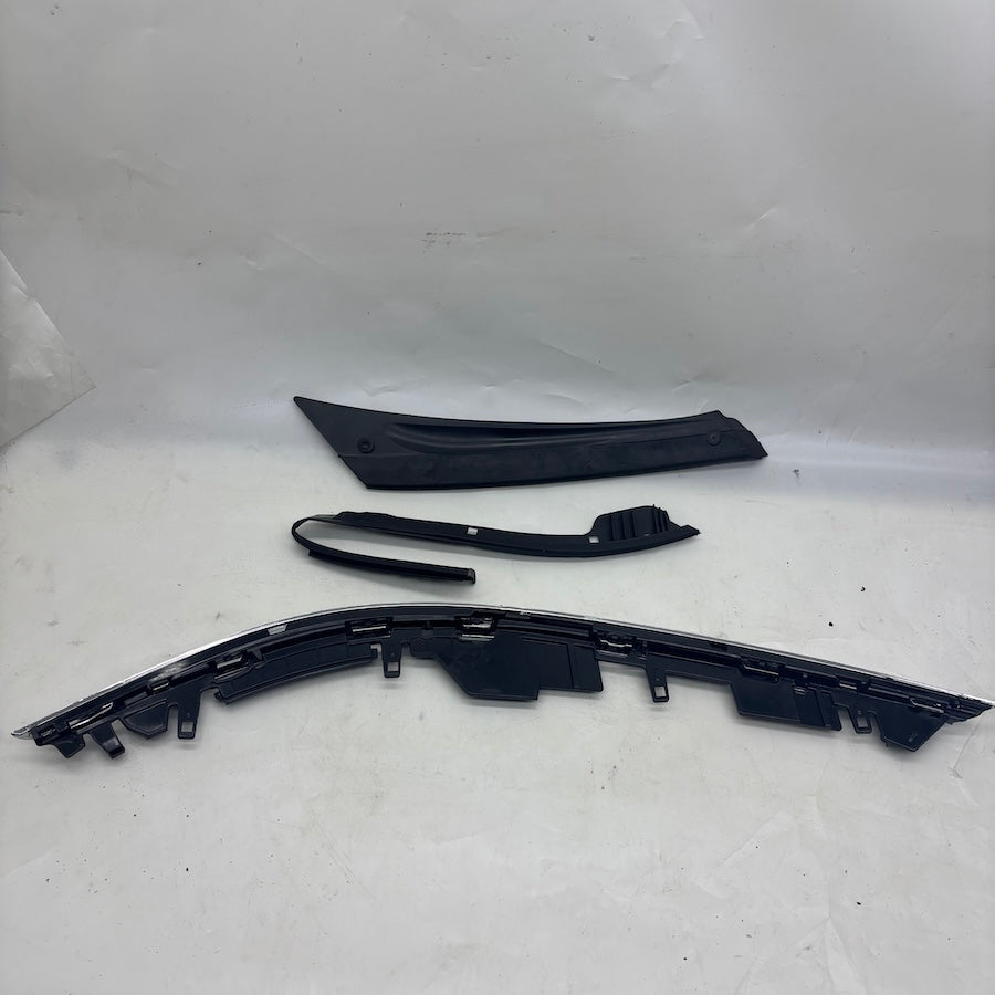 Volkswagen Passat B8 Sağ Far Üst Çıtası - En Uygun Oto Parça