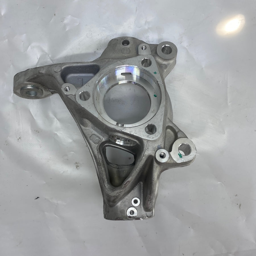 Volkswagen Passat B8 Sol Ön Aks Taşıyıcı 5Q0407257A - En Uygun Oto Parça