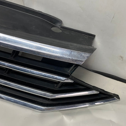 Volkswagen Passat B8,5 Ön Panjur 3G0853653N Orijinal Çıkma En Uygun Oto Parça