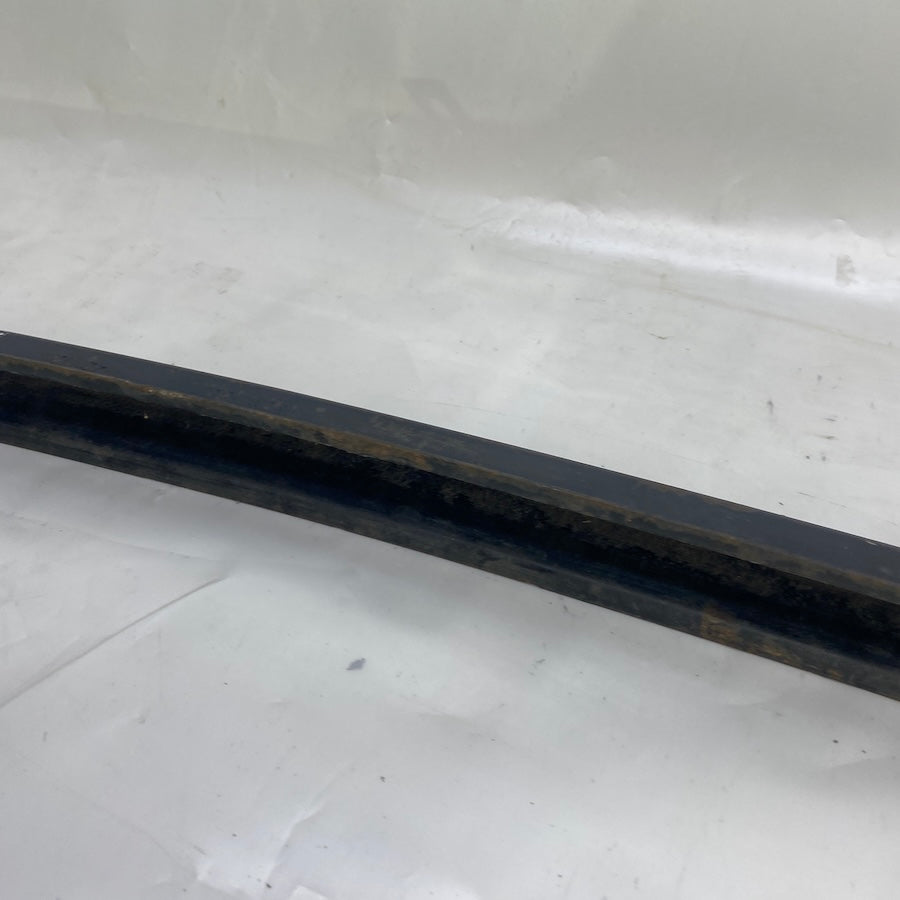 VW Passat B7 ön tampon alt destek demiri – orijinal çıkma