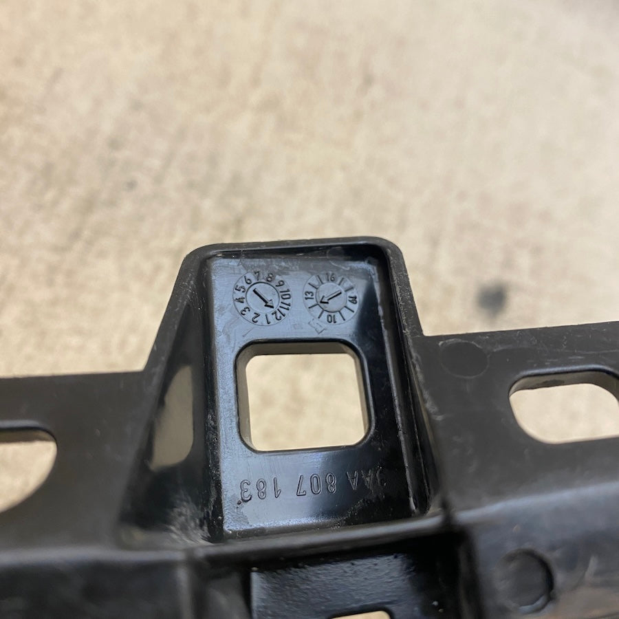 Volkswagen Passat Ön Tampon Braketi Sol 3AA807183