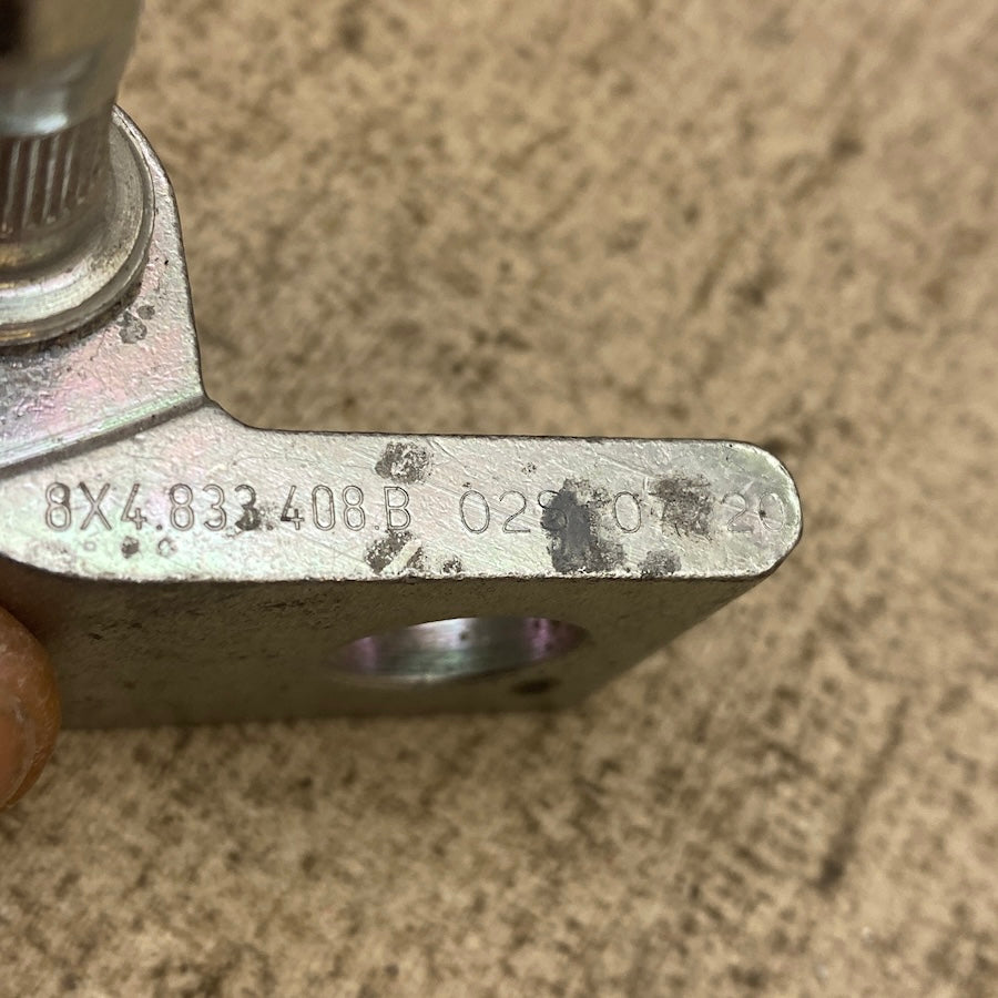 Volkswagen Passat/Tiguan/A3 Arka Sağ Kapı Menteşesi 8V5833404B