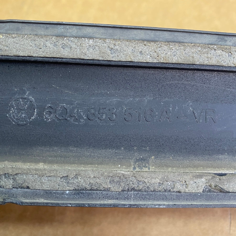 Volkswagen Polo Ön Sağ Kapı Çıtası 6Q4 853516A