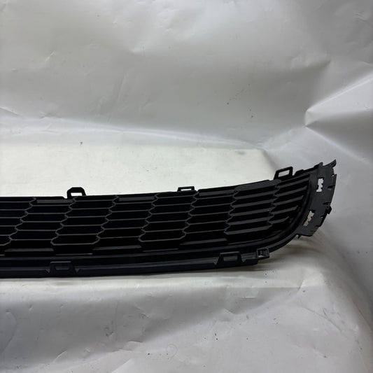 Volkswagen Polo Ön Tampon Orta Izgara 6RO853677 - En Uygun Oto Parça