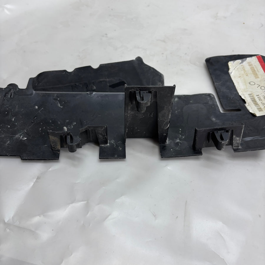 Volkswagen Polo Radyatör Hava Bakalit 6C0121283E