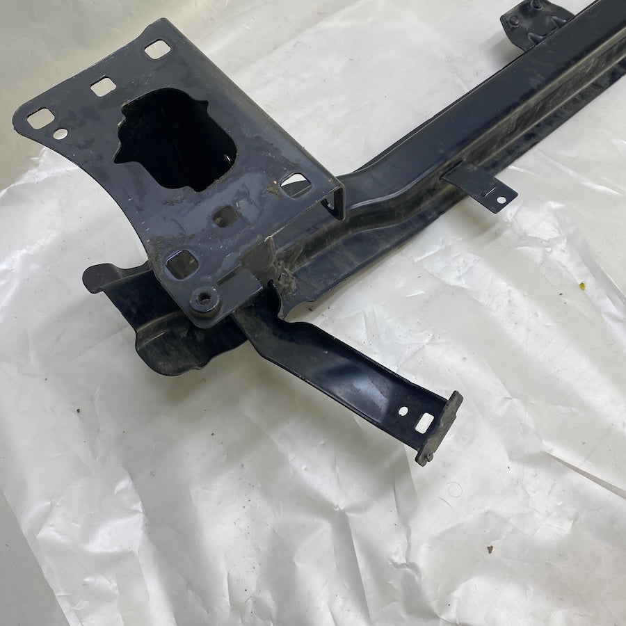 Volkswagen Tiguan ön tampon demiri dayanıklı ve kaliteli çıkma parça.