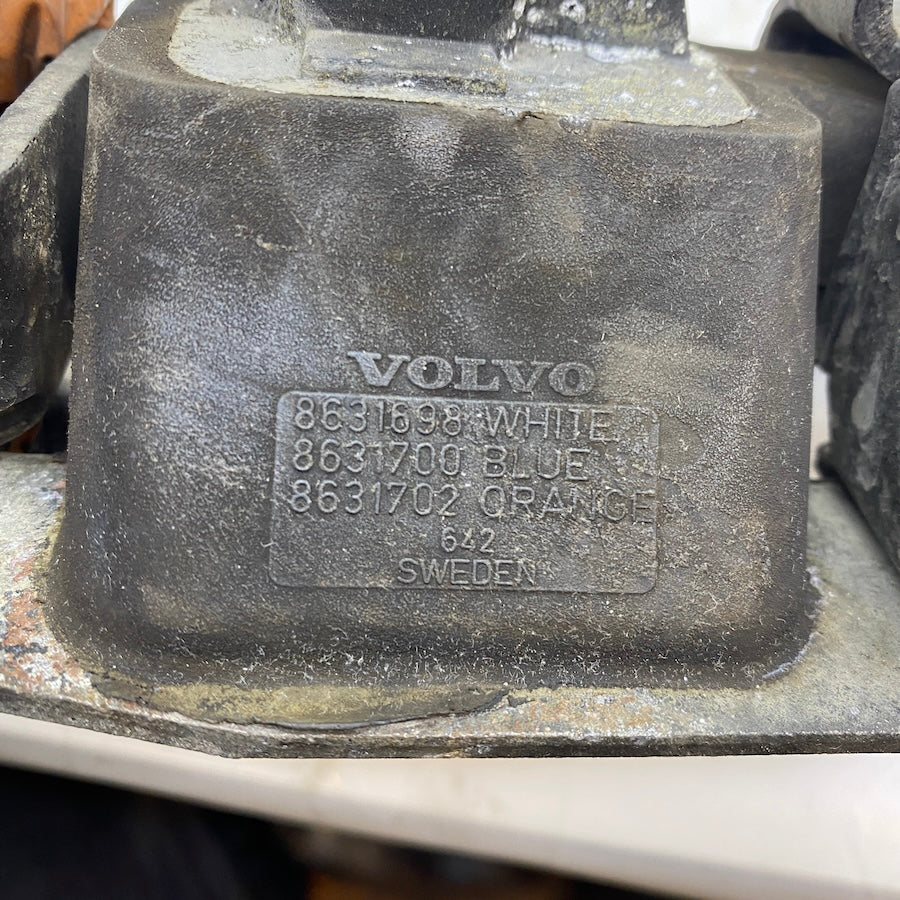 Volvo 850/V70/S70 Motor Takozu Sağ Alt 8631698