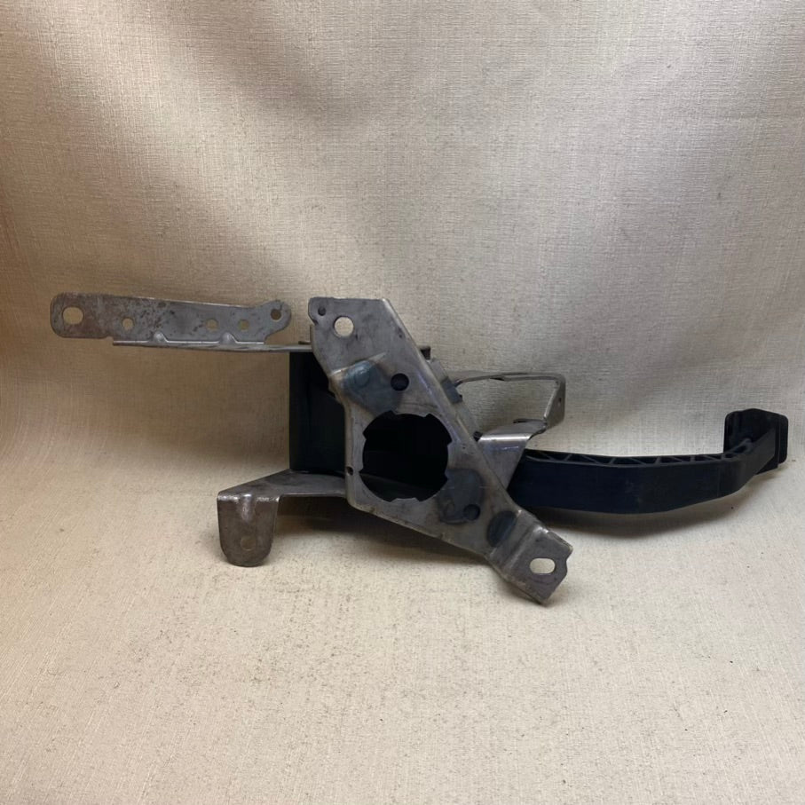 Volvo C30 Debriyaj Pedalı ve Braketi 11558m03