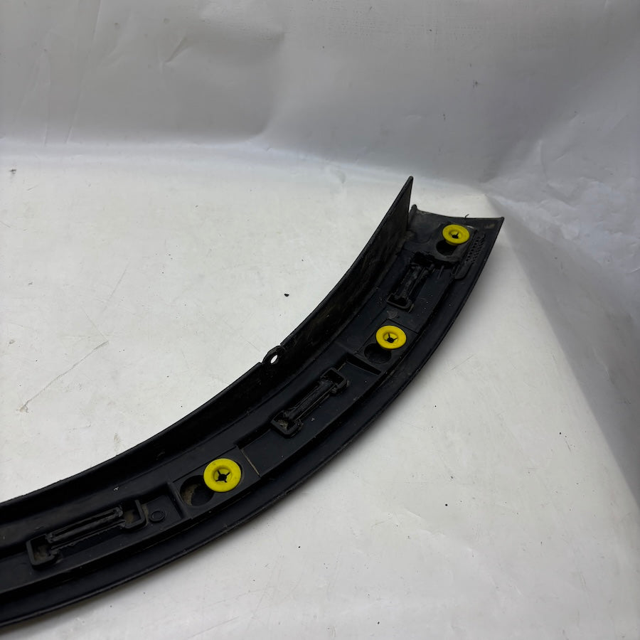 Volvo C30 Sol Ön Çamurluk Kaplaması 31283124