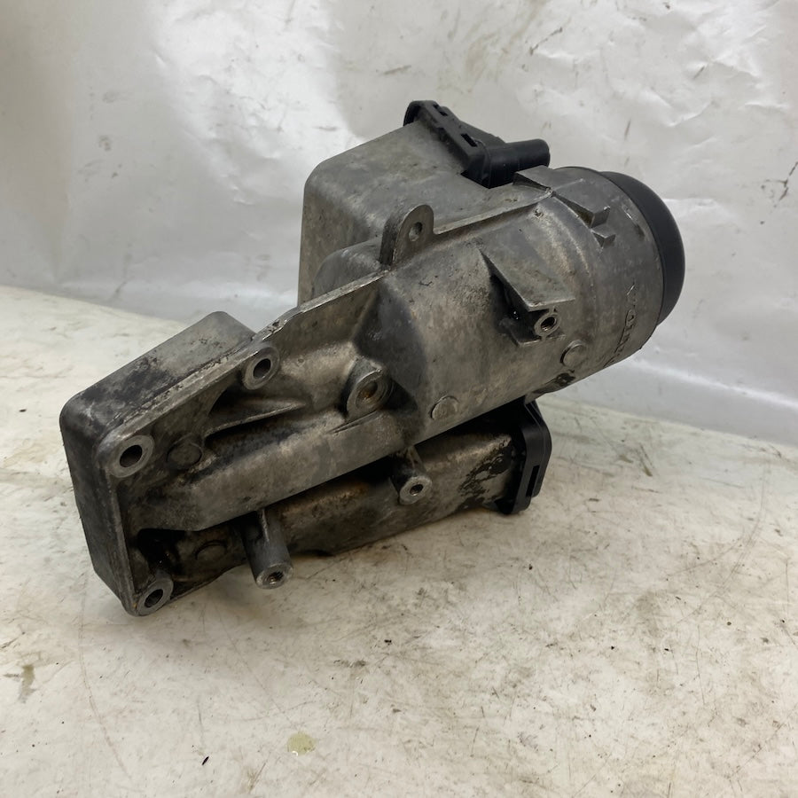 Volvo C30, S40, V50, C70 Motor Yağ Filtresi Kutusu 31338685