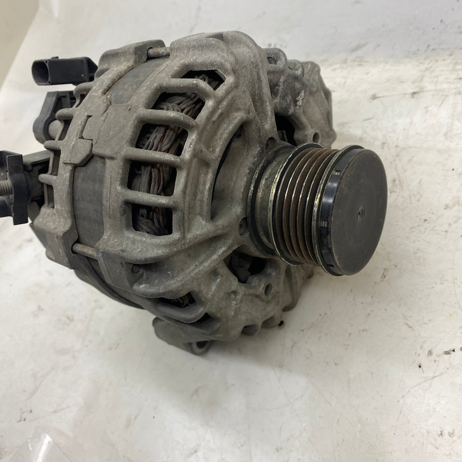 Volvo Penta Şarj Dinamosu 12V 150A 30659131