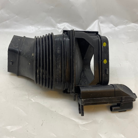 Volvo S60 D3 Hava Filtre Emiş Borusu Panele Bağlanan 30671773