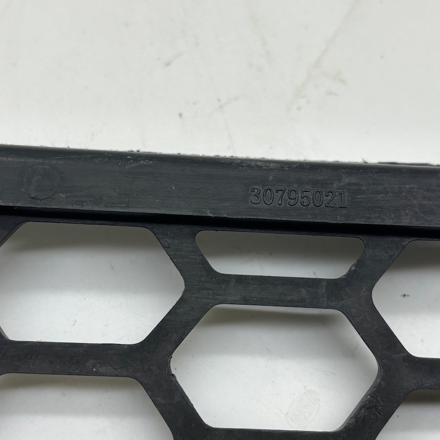 Volvo S60 Ön Tampon Izgara 30795021 / 30795022