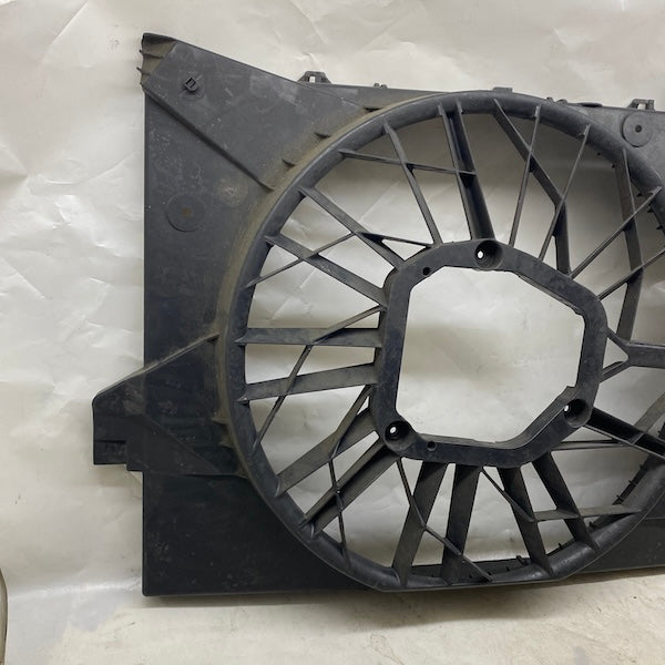 Volvo S60 Radyatör Fan Davlumbazı 30723105 Orijinal Çıkma En Uygun Oto Parça