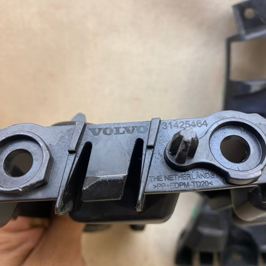 Volvo S60 Çamurluk Braketi 2018 Ön 31425463/31425464
