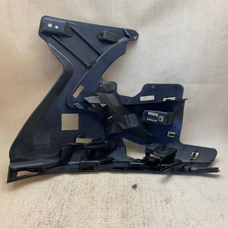 Volvo S60/V60 Ön Tampon Far Altı Braketi 31323425/31323426