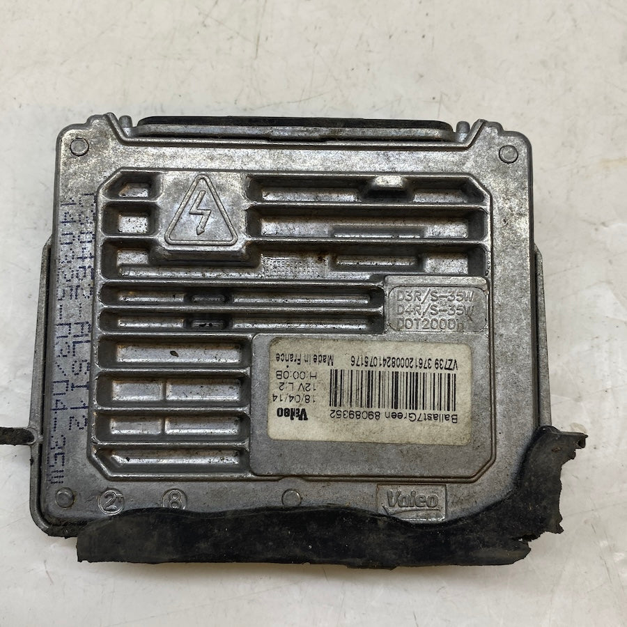 Orijinal çıkma Volvo far kontrol ünitesi – xenon sistem, S60/V60 uyumlu.