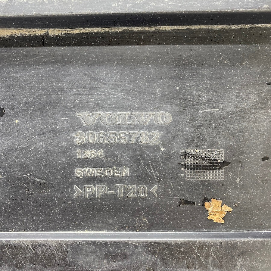 Volvo S80 Ön Tampon Alt Muhafaza 30655783 30655782 - En Uygun Oto Parça