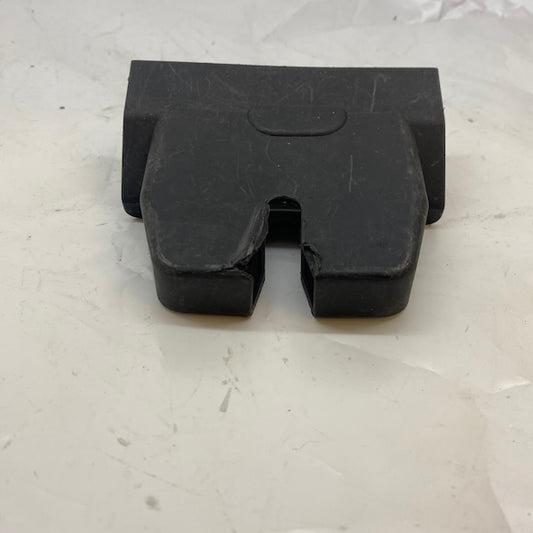 Volvo S80 S40 Bagaj Kilit Koruma Plastiği 8679594