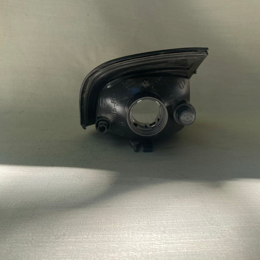 Volvo S80 Sağ Sinyal Lambası (Siyah Taban) 1999-2003 8620464