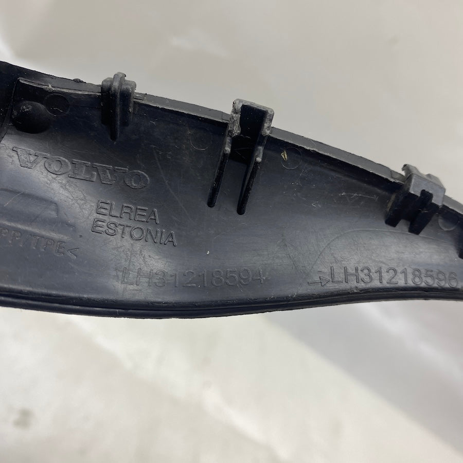 Volvo S80/V70/XC70 Ön Cam Drenajı-Kaput Uzantısı 31218597/31218596