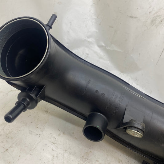 Volvo V40 2016 T3 Hava Filtre Hortumu 31370975