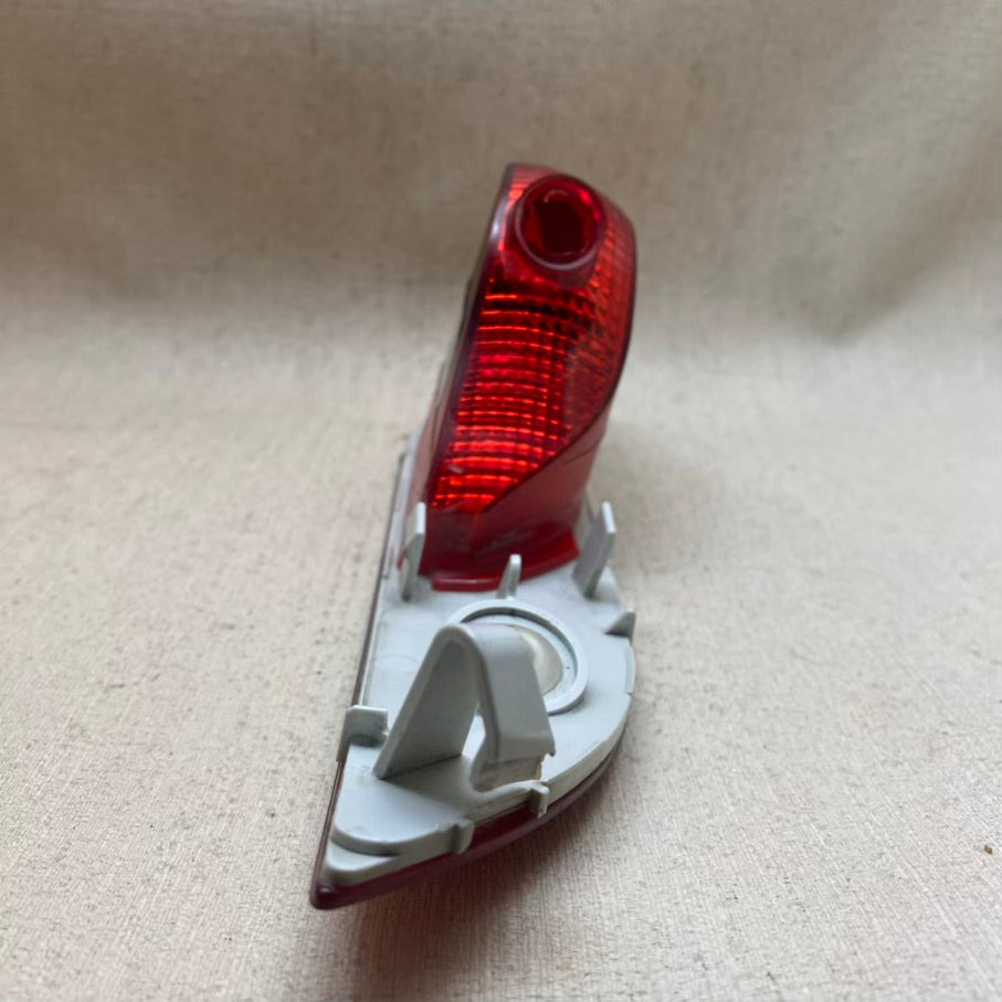 Volvo V40 Arka Tampon Reflektörü Sol 31395550 En Uygun Oto Parça