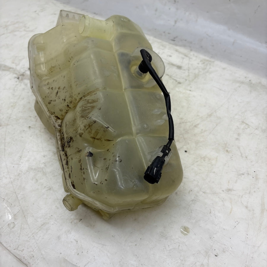 Volvo V40/V40 Cross Country Dizel Radyatör Ek Deposu 31338764 En Uygun Oto Parça