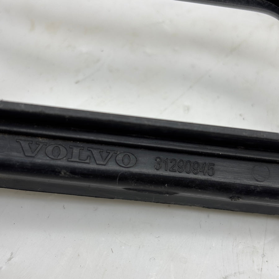 Volvo V40 / V40 Cross Country Ön Alt Tampon Izgara 31290945 En Uygun Oto Parça