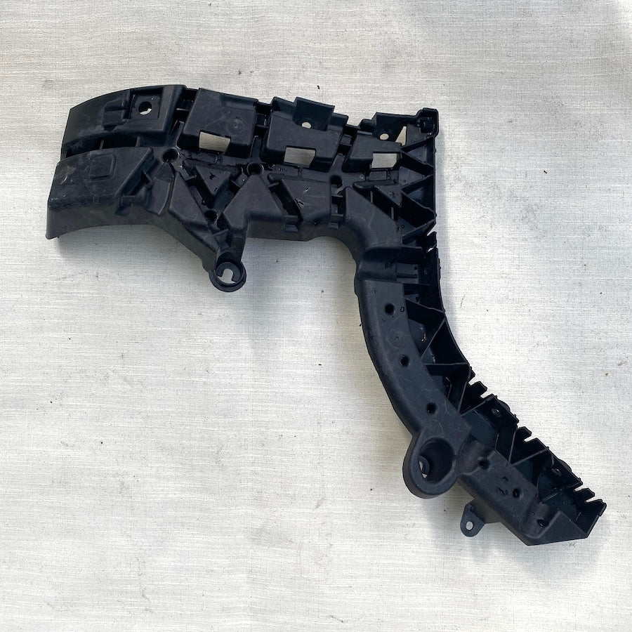 Volvo V60 arka sol tampon braketi 31455501