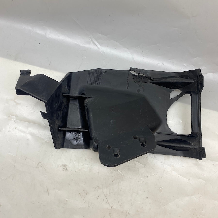 Volvo V70 Ön Tampon Montaj Braketi Sağ 30698127