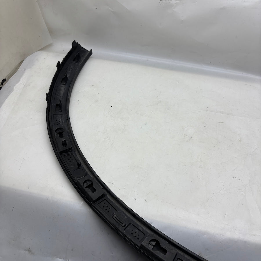 Volvo XC40 Ön Dodik Çamurluk Çıta 31448344