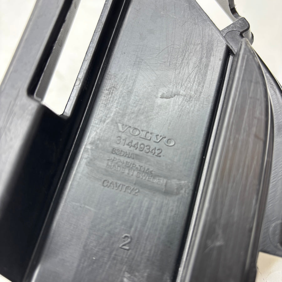 Volvo XC40 Ön Tampon Orta Izgara 31449342 En Uygun Oto Parça