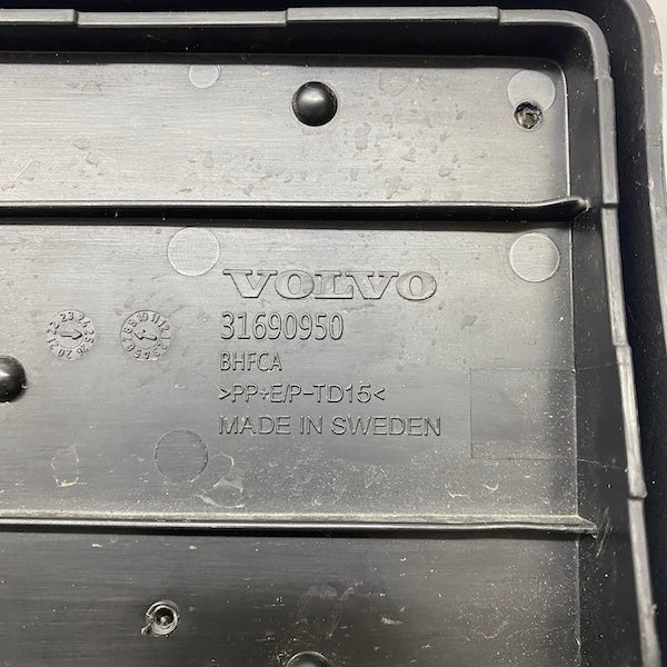 Volvo XC40/C40 Plaka Altlığı/Plakalık 31690950 Orijinal Çıkma En Uygun Oto Parça