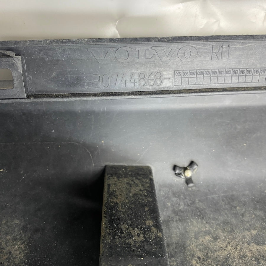 Volvo XC60 Cross Country R-Design Sağ Marşpiyel Kaplaması 30744868 Orijinal Çıkma (2008-2017) En Uygun Oto Parça