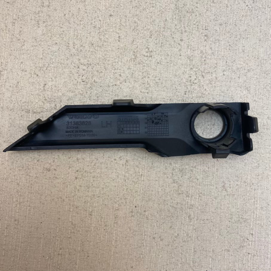 Volvo XC60 MK2 park yardımı sensör tutucusu ön sol 31383828 En Uygun Oto Parça