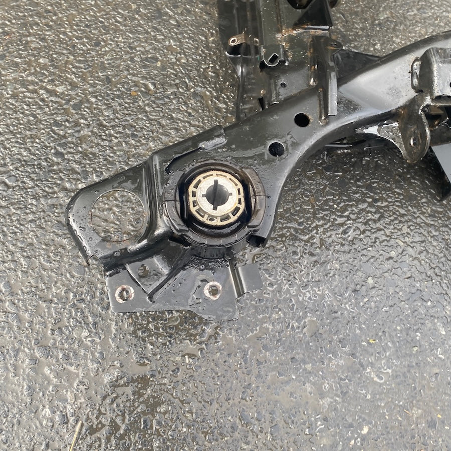 Volvo XC60/XC90 2 Arka Travers/Dingil 31681543 Orijinal Çıkma 2015-2024