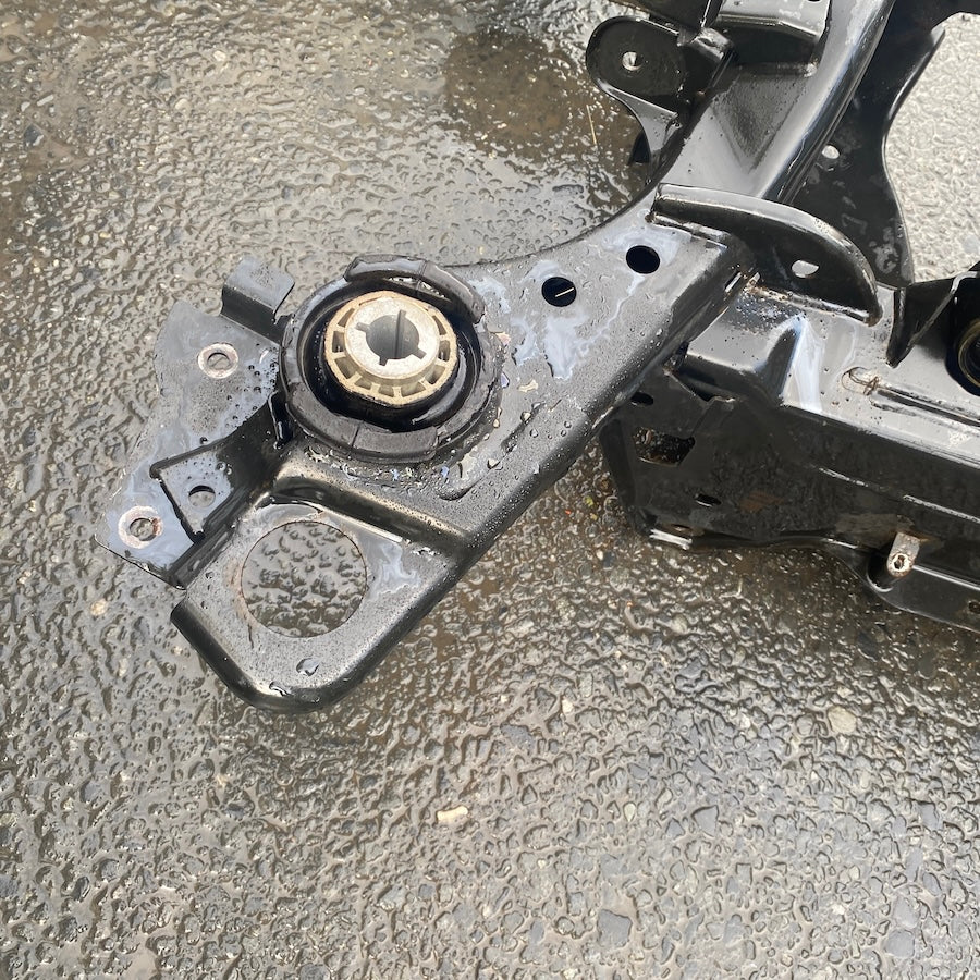 Volvo XC60/XC90 2 Arka Travers/Dingil 31681543 Orijinal Çıkma 2015-2024