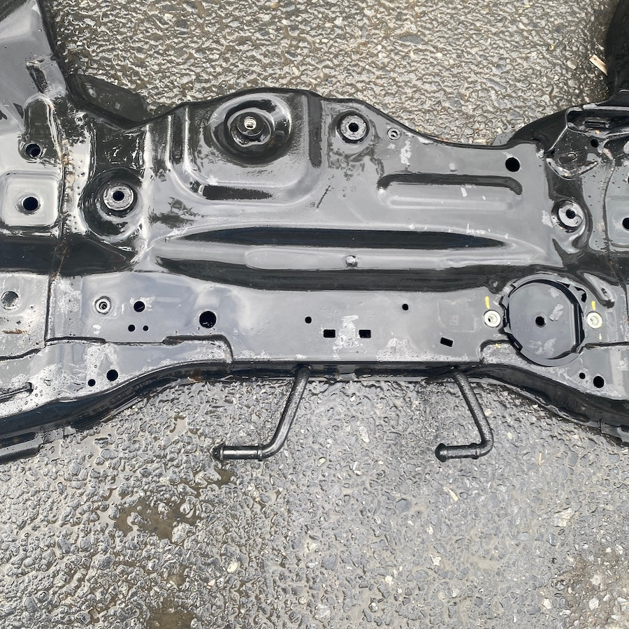 Orijinal çıkma Volvo XC60/XC90 motor alt taşıyıcı – 2015-2023 arası uyumlu