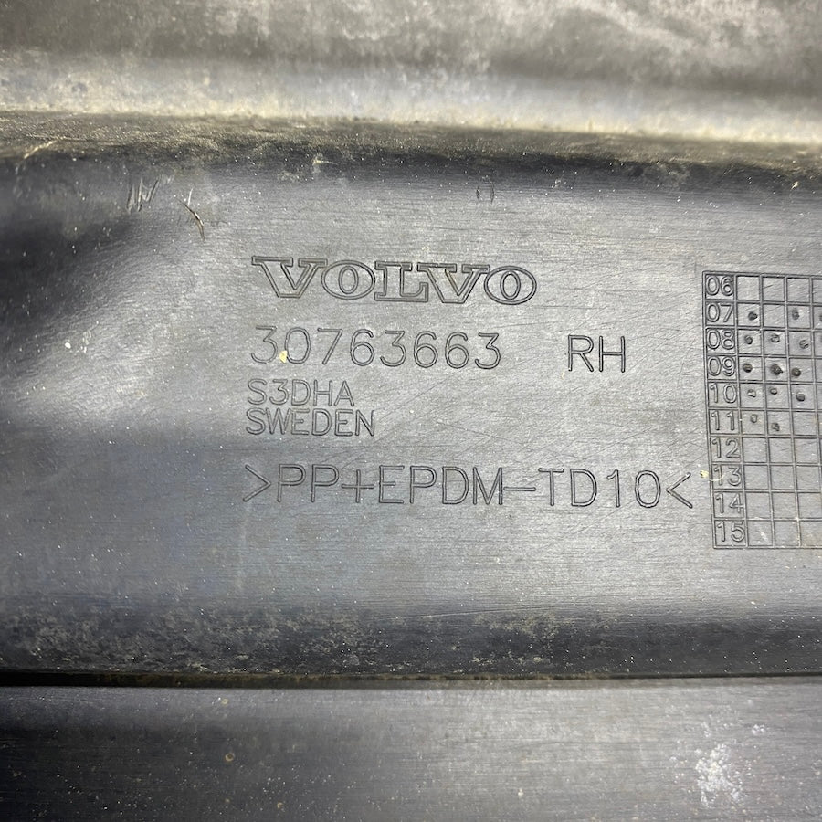 Volvo XC70 Sağ Marşpiyel Kaplaması 30763663 Orijinal Çıkma (2008–2016)