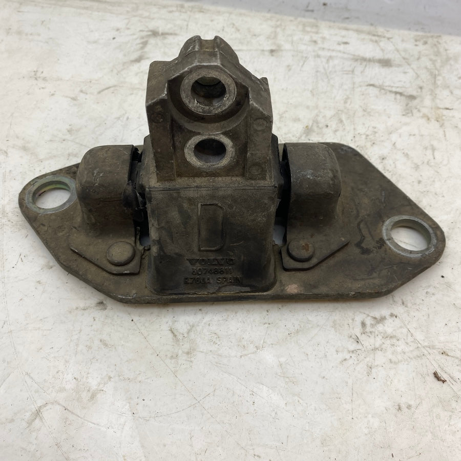 Volvo XC70 V70 S60 S80 XC90 Sağ Motor Takozu Kulağı 30748811
