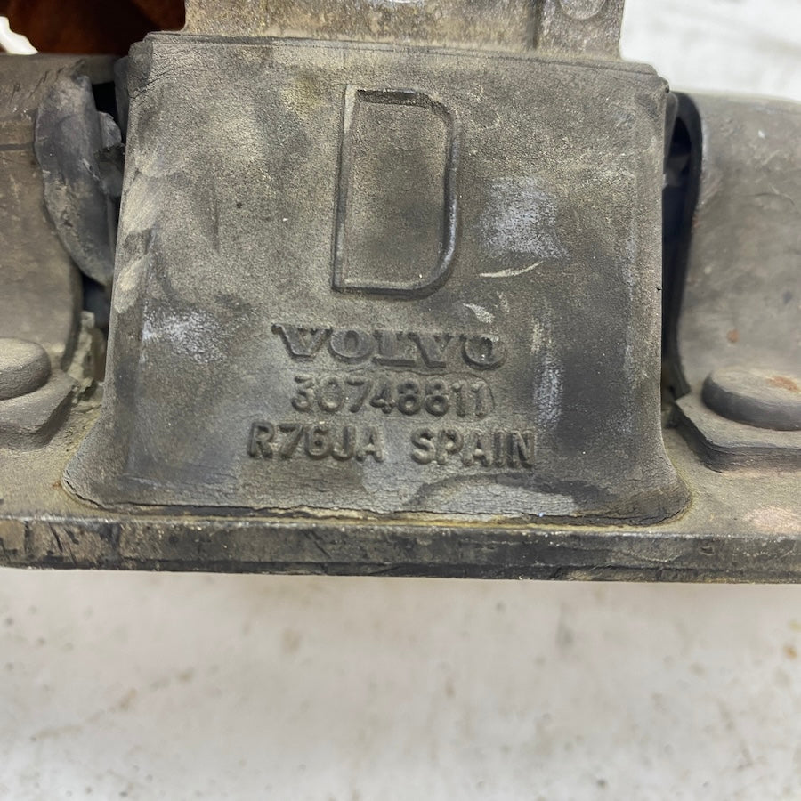 Volvo XC70 V70 S60 S80 XC90 Sağ Motor Takozu Kulağı 30748811