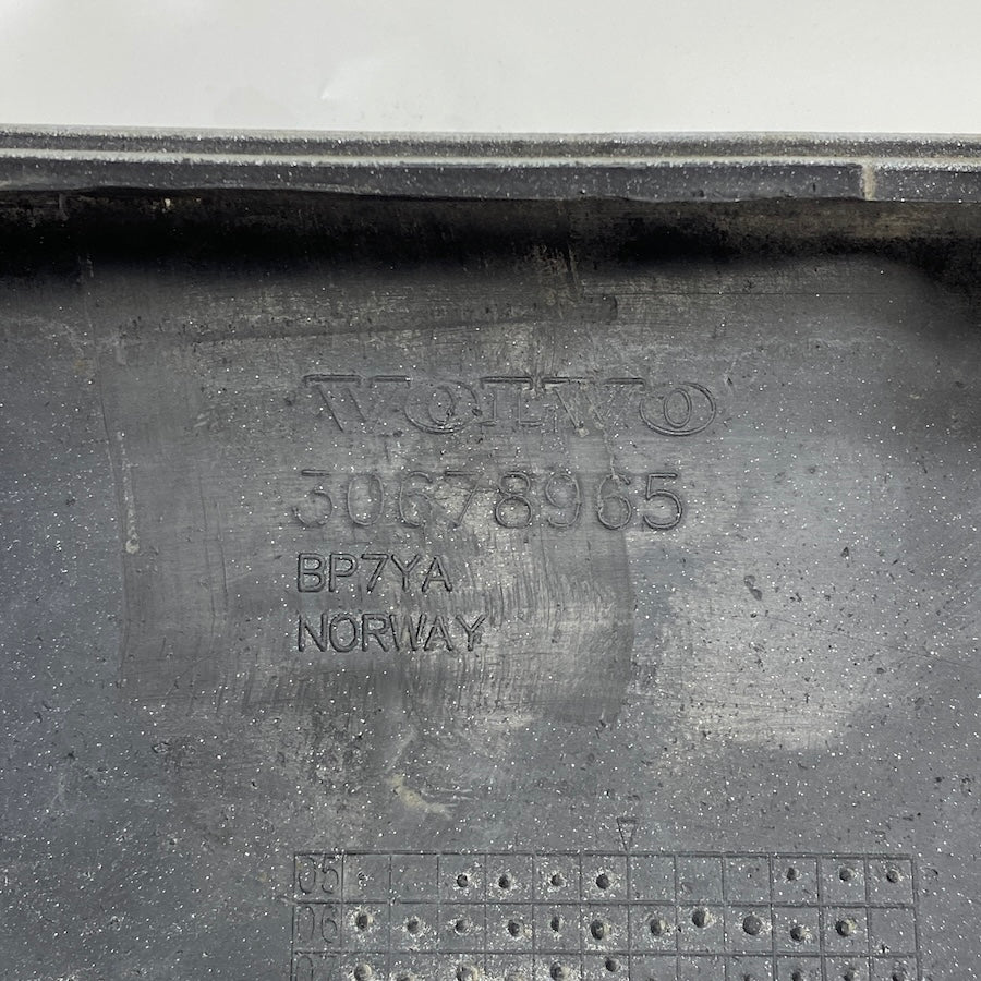 Volvo XC90 Arka Tampon Difüzörü 30678965