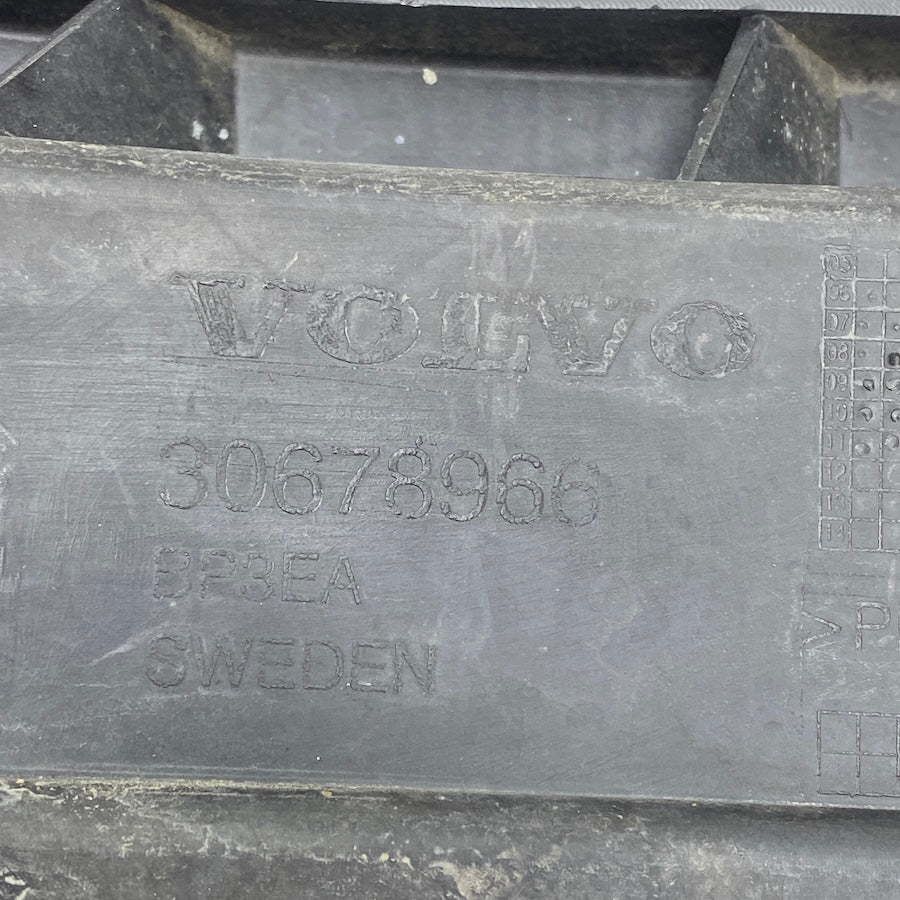 Volvo XC90 Arka Tampon İç Plastik 30678966