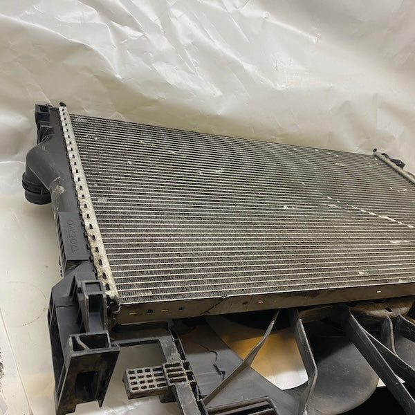 Volvo XC90 Su Radyatörü ve Fanı 31338288/32224828 Orijinal Çıkma En Uygun Oto Parça