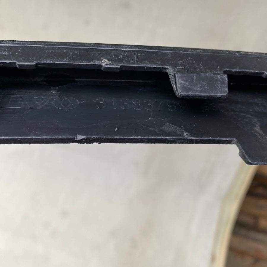 Volvo Xc90 Ön Tampon Alt Trim 31383799