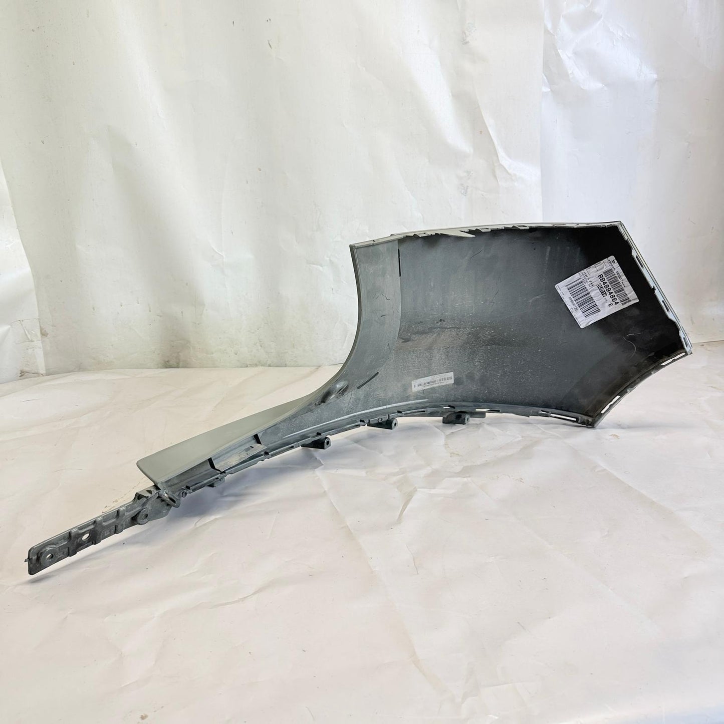 Volvo XC40 Arka Tampon Sol Köşesi 31449336