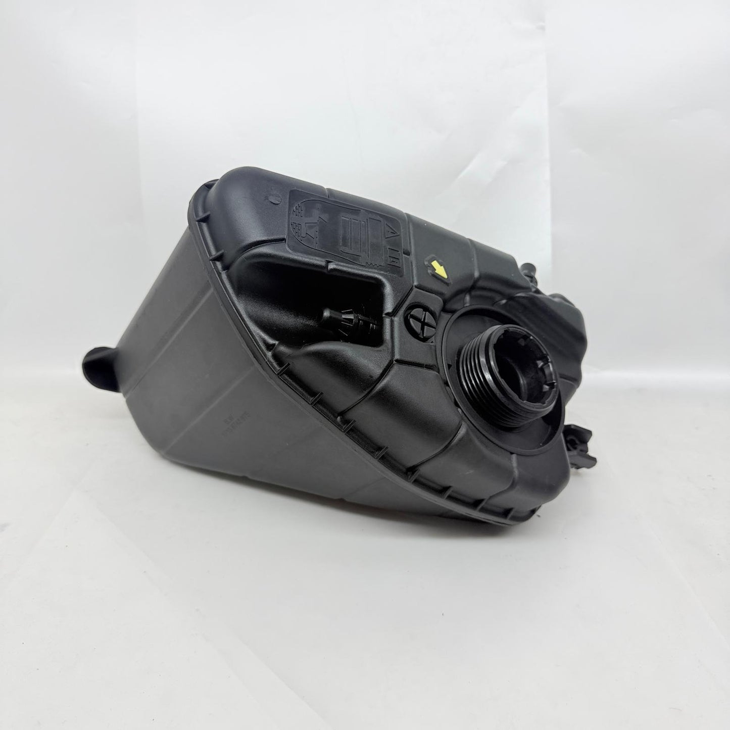 BMW G30 G32 G38 530i 520i Su Tankı 17139884859