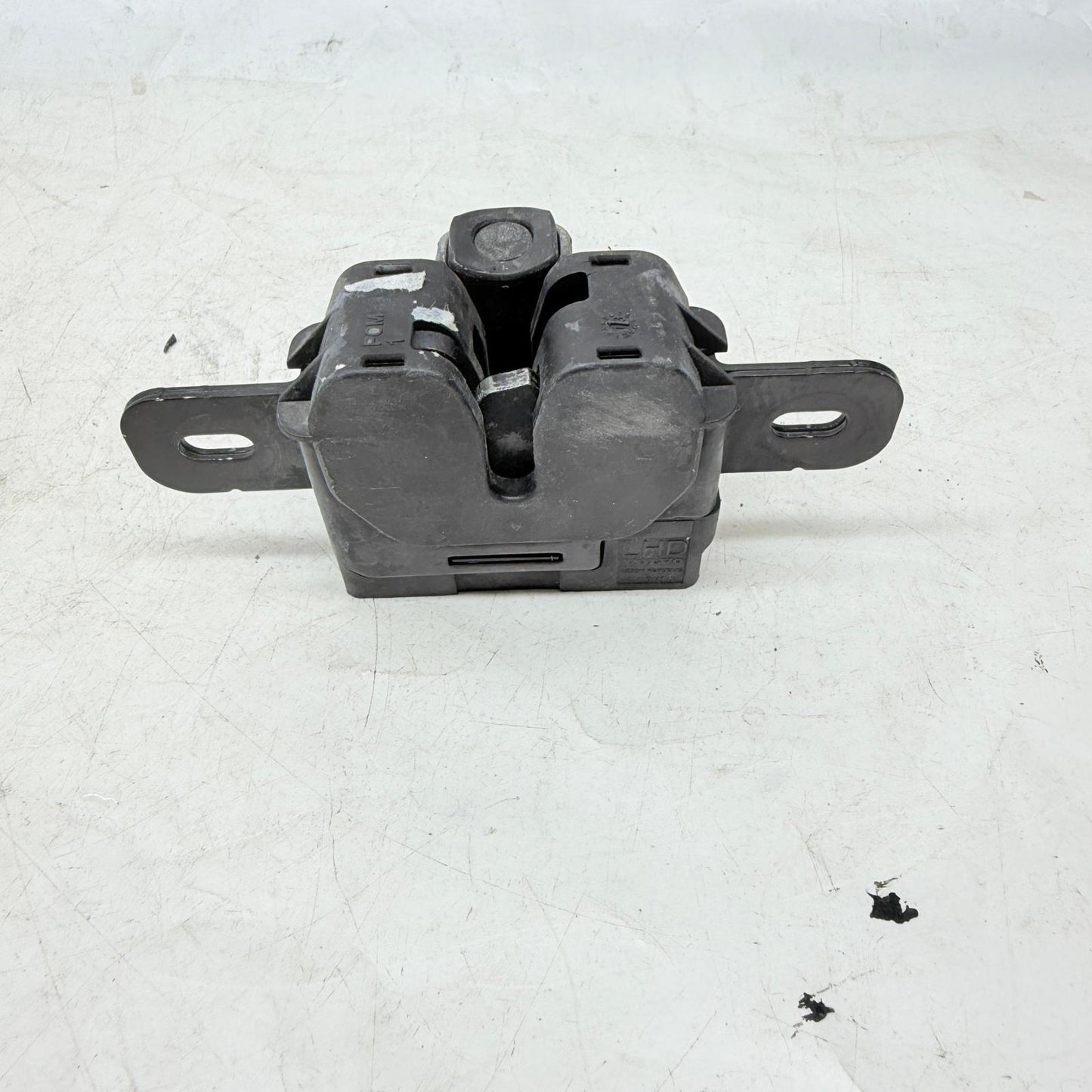 Volvo S60 V60 Kaput Kilidi 31218878 2011-2018 En Uygun Oto Parça
